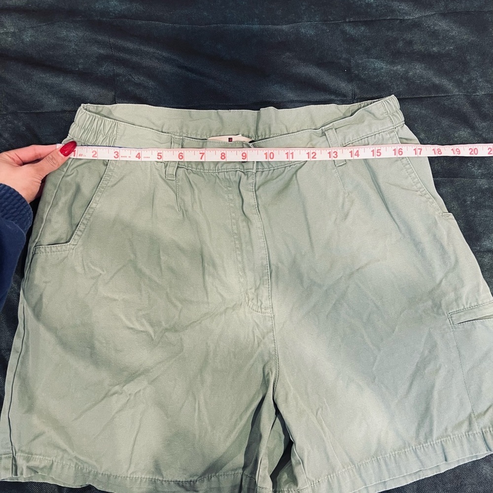 🔥Woolrich Women's Green Shorts🔥 - Picture 3 of 5
